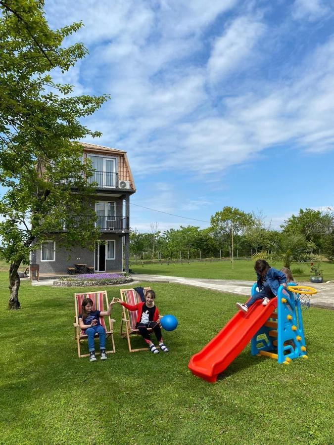 дом на пляже Black Sea House קובולטי